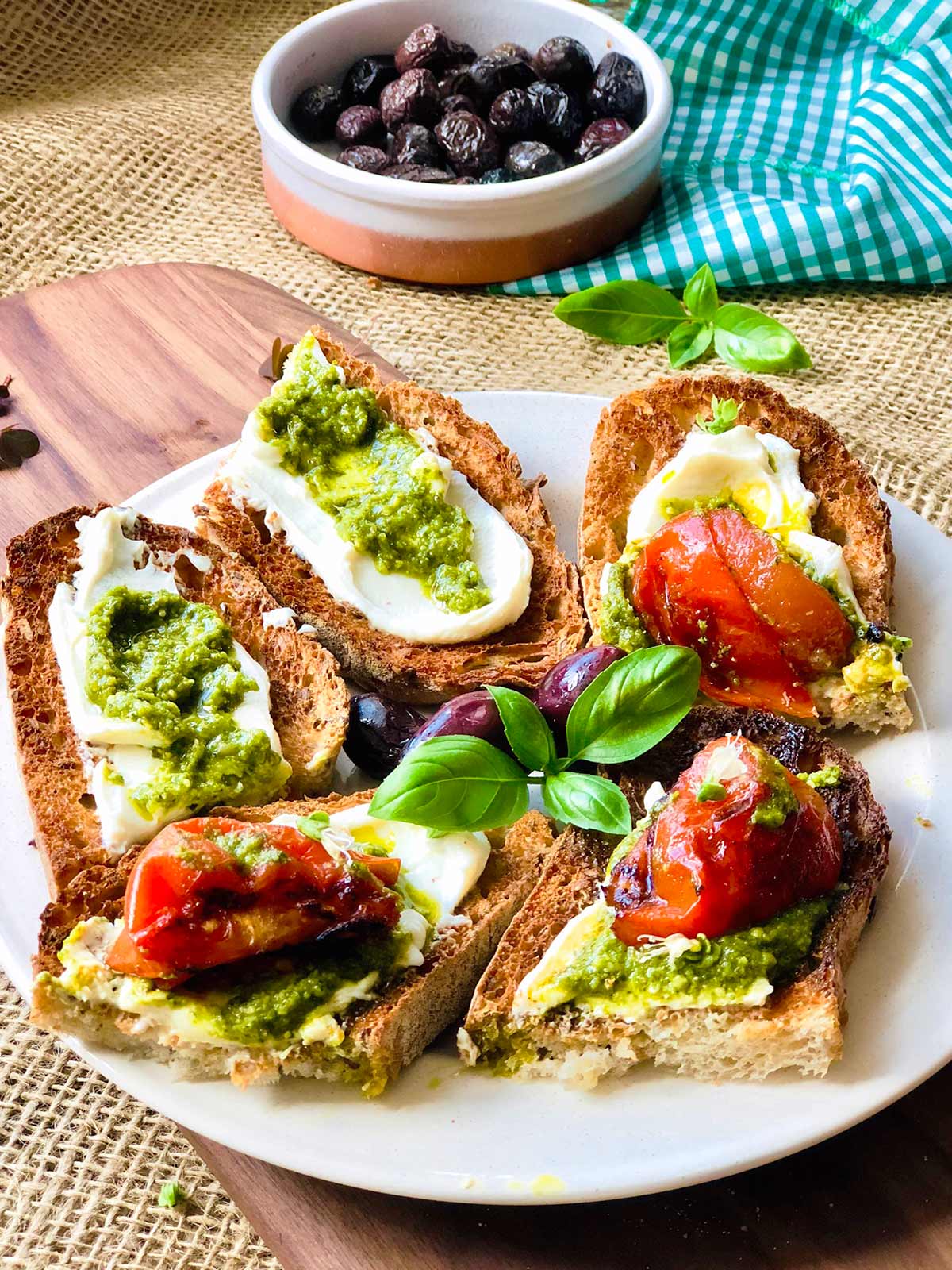 Best-cream-cheese-and-pesto-toast-and-basil-flowers