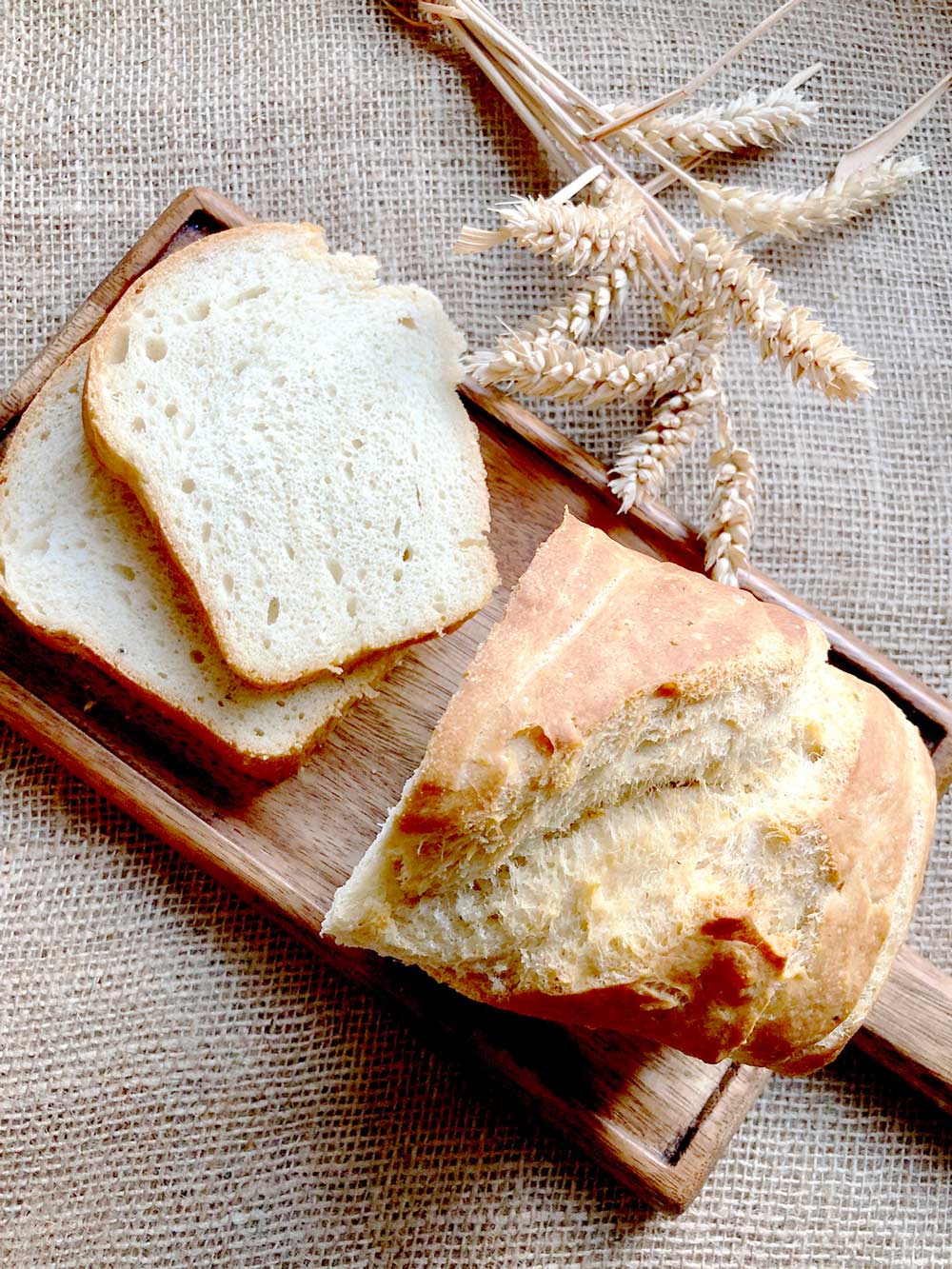 Black pepper and olive oil homemade bread