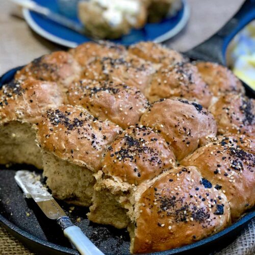 Bread rolls with olive, chia seeds and crushed black pepper