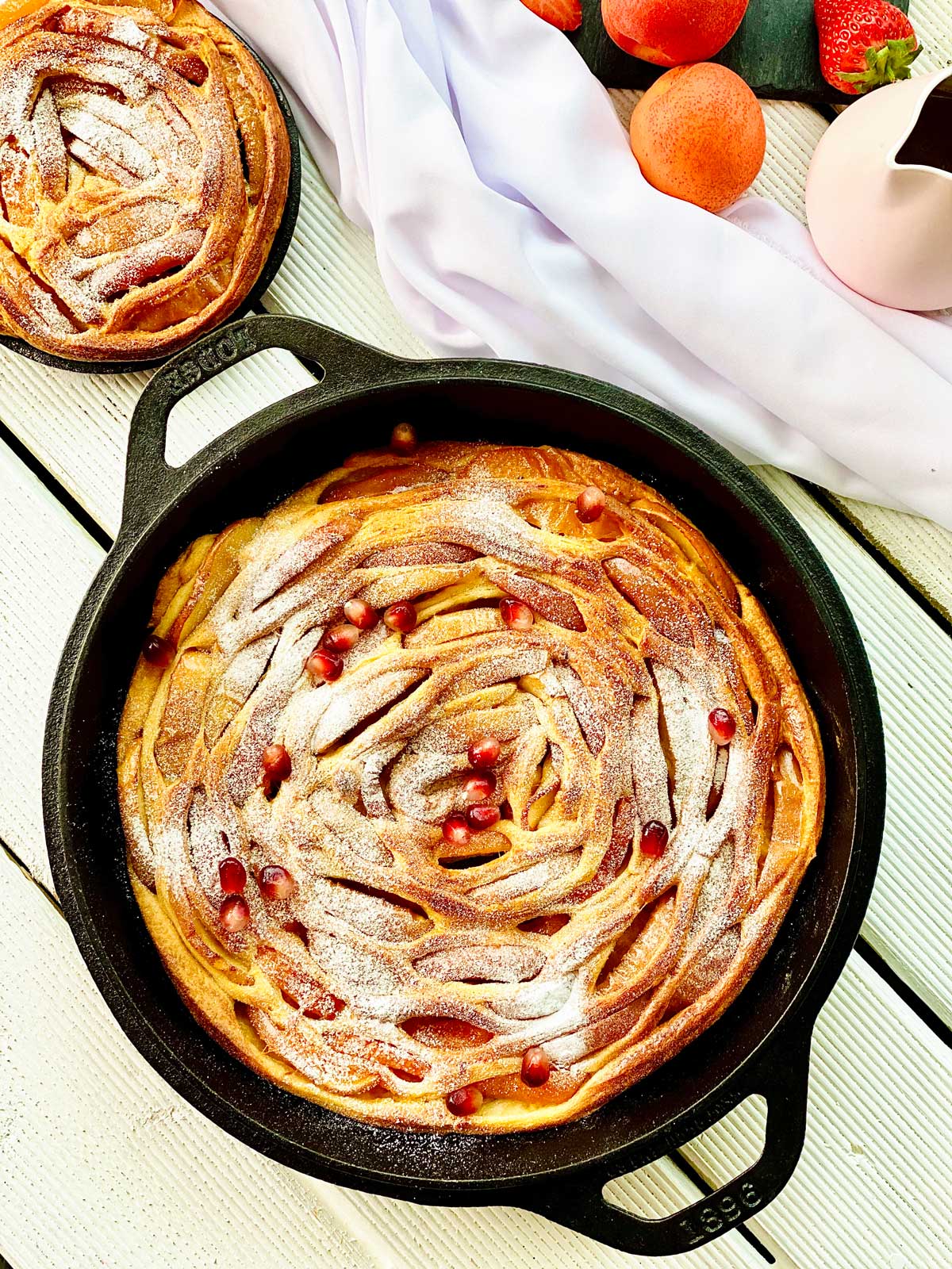 Cinnamon roll apple pie