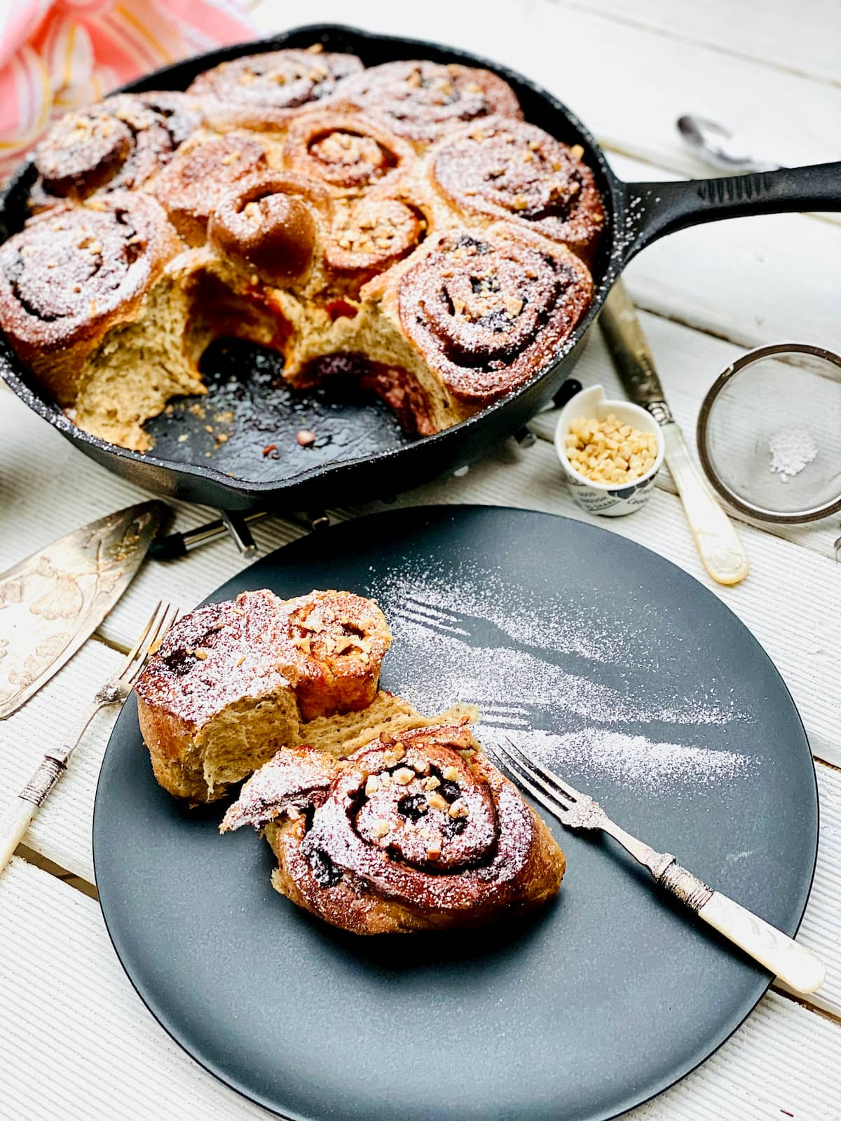 Easy cinnamon rolls with homemade jam