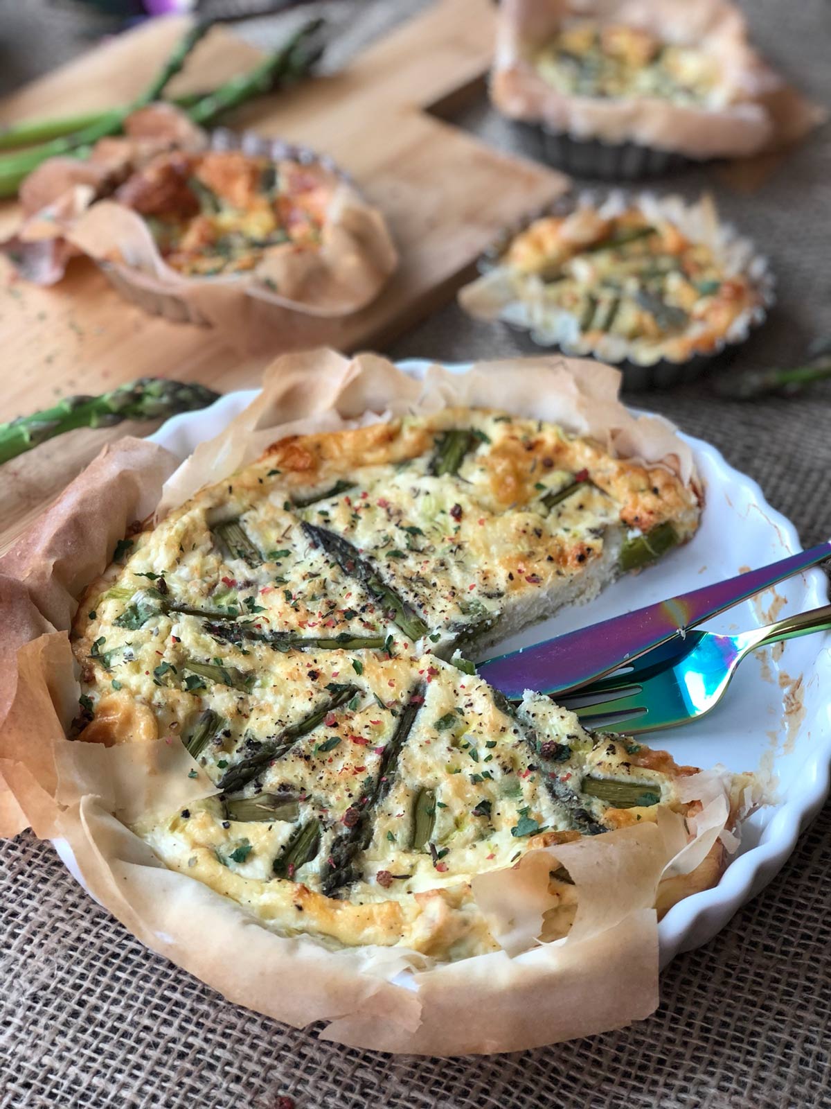 Halloumi and asparagus quiche in filo base