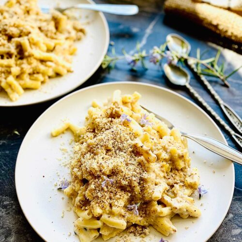 Macaroni pasta with ground walnuts and cardamom