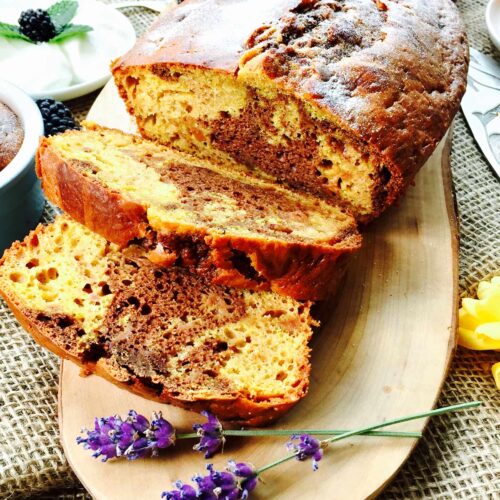 Marble cake with cacao and turmeric