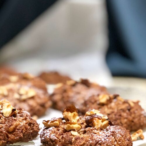 Pecan cookies with rye and barley flakes