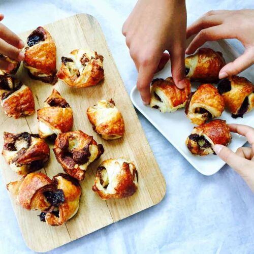 Sharing some delicious banana, cherry and nutella puffs.