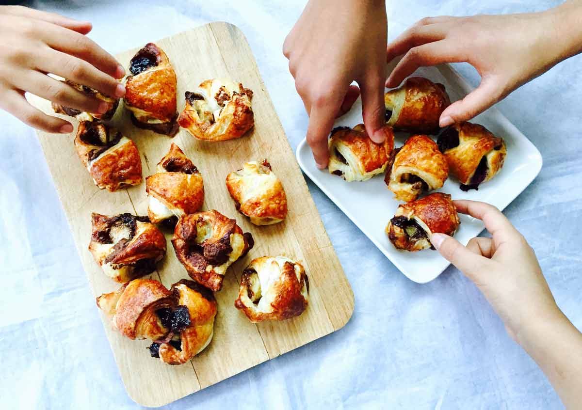 Sharing some delicious banana, cherry and nutella puffs.