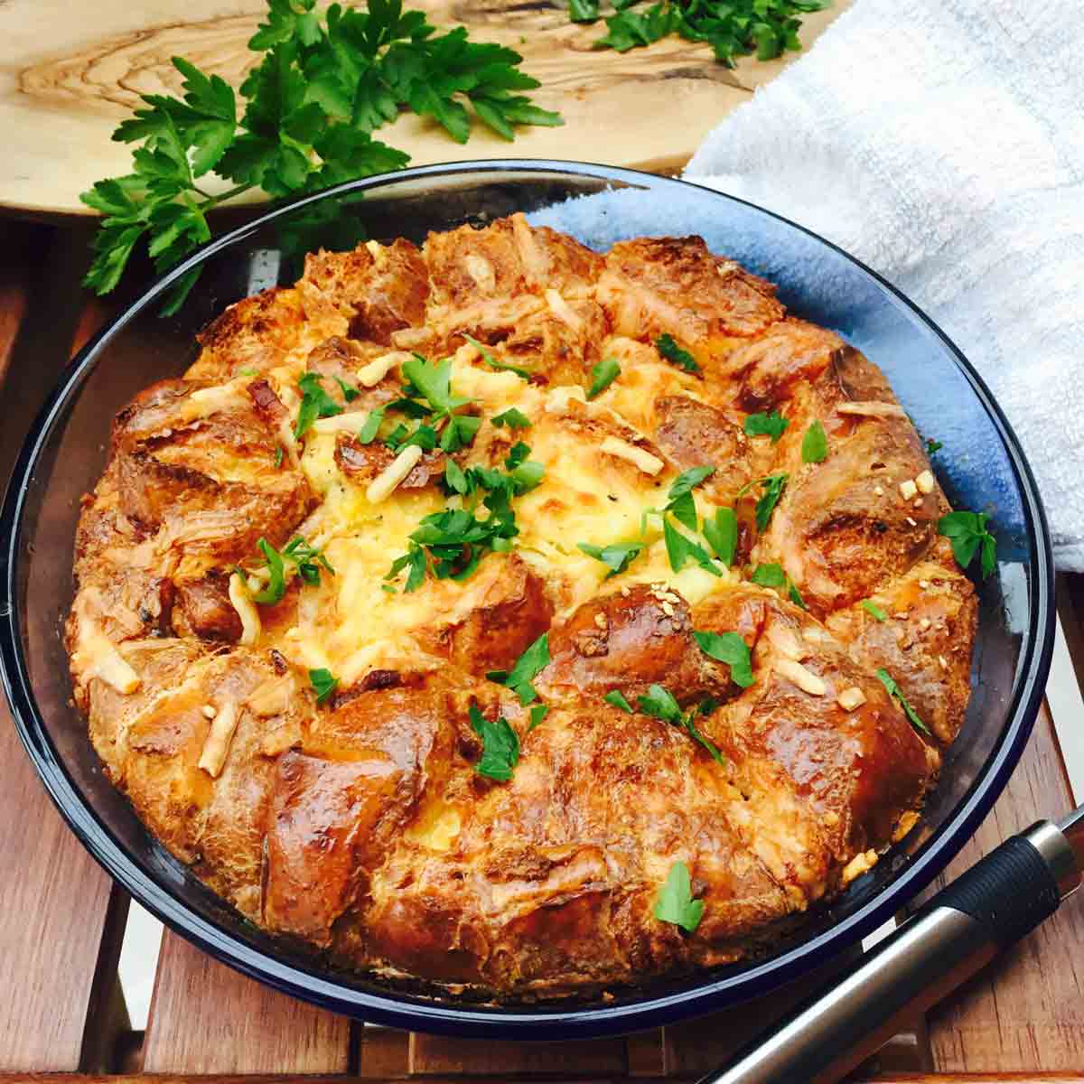 Crust-in quiche in a transparent plate