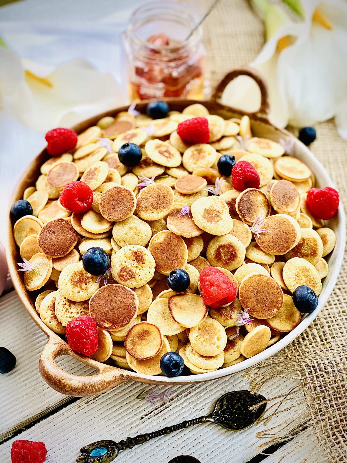 https://www.ramonascuisine.com/wp-content/uploads/mini-pancakes-cereal.jpg