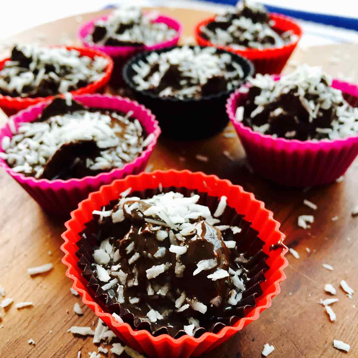 Nutritious chocolate clusters, on a wood table