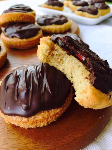 Do you fancy Jaffa cakes? My orange jelly mini cakes are a few million times better than what you buy from stores.
