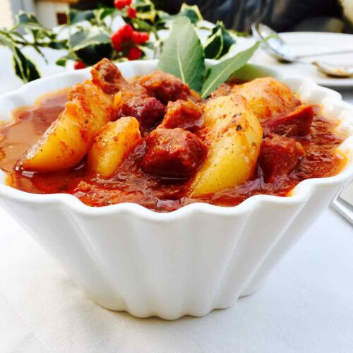 This ox tongue goulash is a satisfying treat, a comforting food you can prepare in your kitchen, without fancy ingredients.