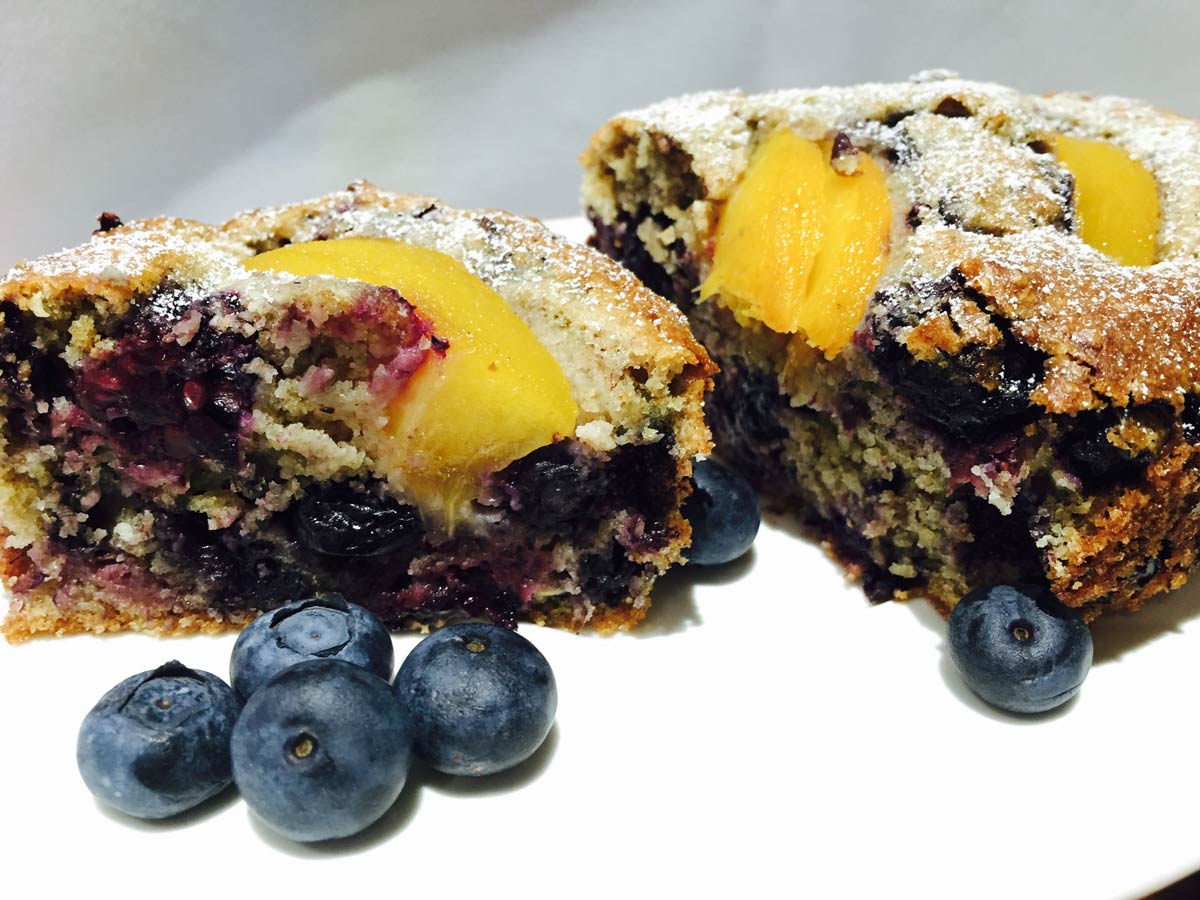 Peach and berries cake slices