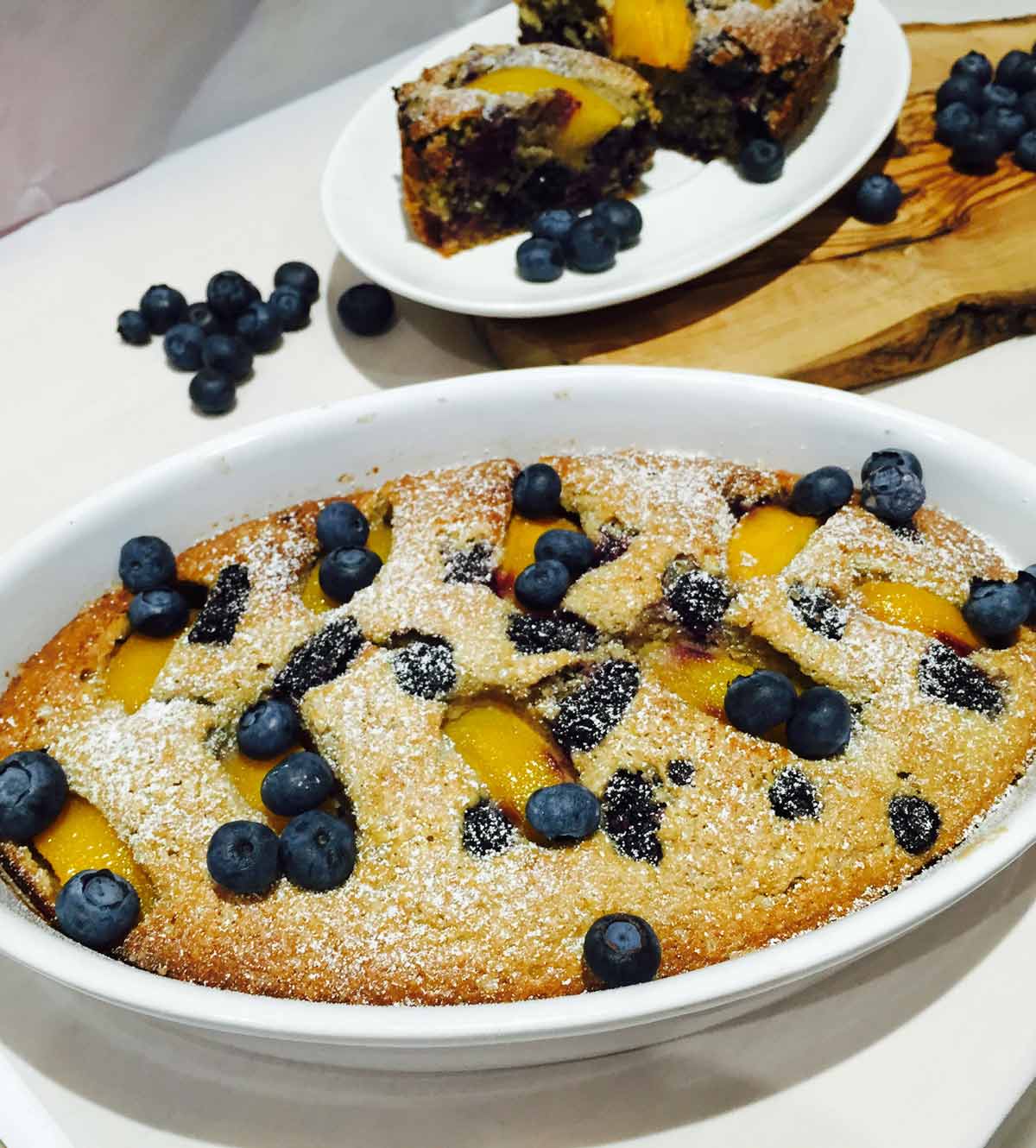 Peach and berries cake