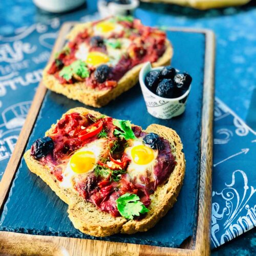 Quick breakfast pizza slices with quail eggs and tomato sauce