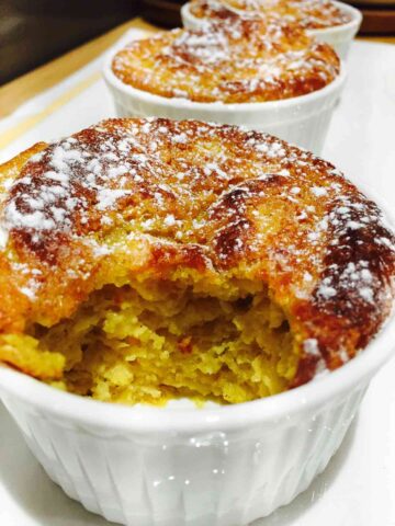 Taste this really scrumptious semolina and ricotta cheese soufflé, a delicate and naturally sweet cheese dessert worth sharing.