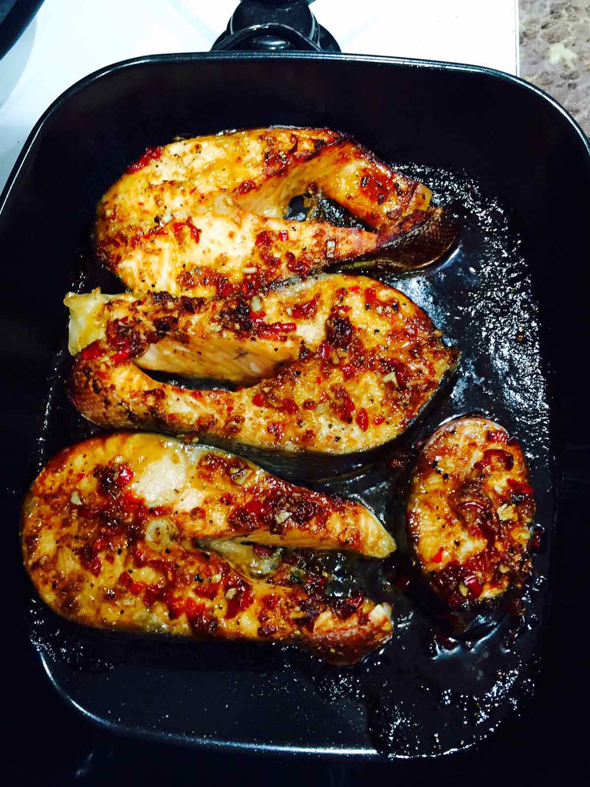 Baked spicy salmon fillets