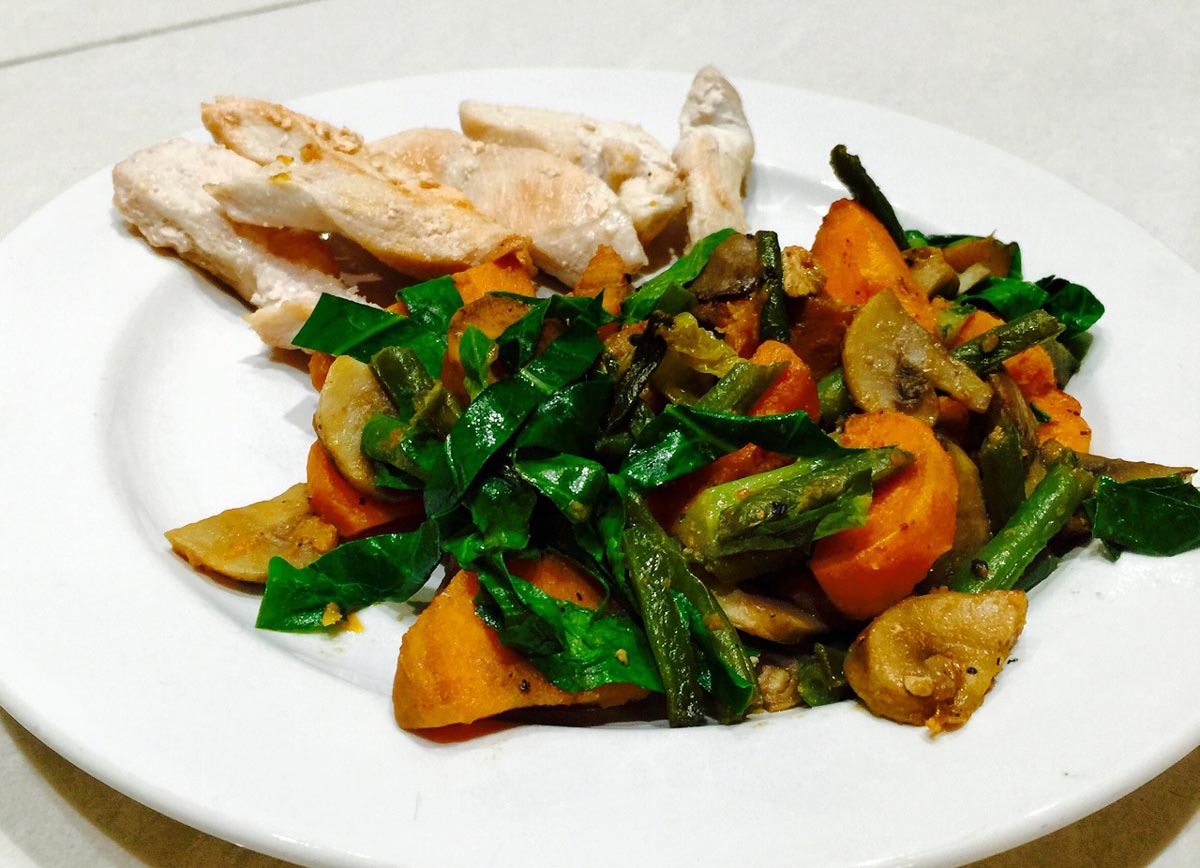 Sweet potatoes with mushrooms, green beans and green leaves